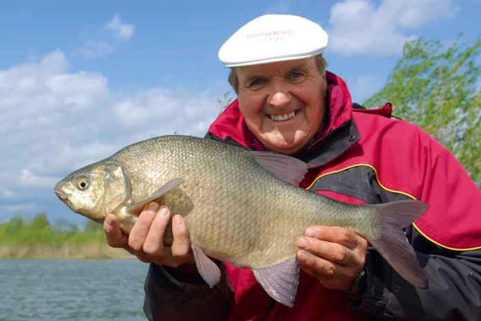 Hengelsportlegende Bob Nudd verklapt Beet de kneepjes en de geheimen van het vaste hengel vissen met pellets.