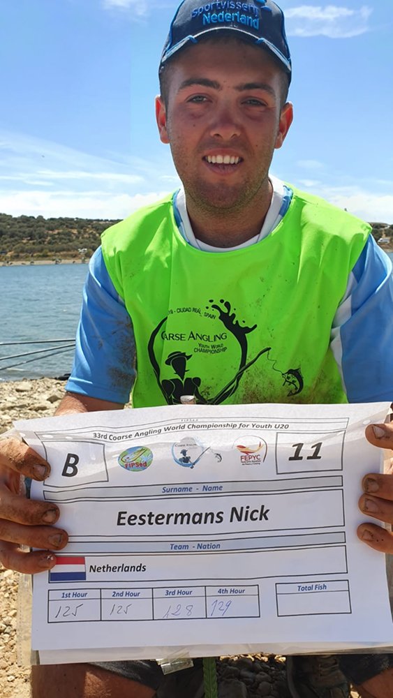 Nick Eestermans met zijn vangstformulier.