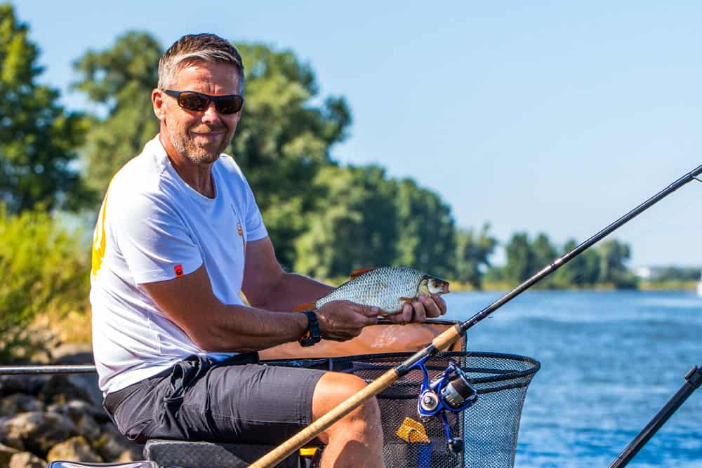 Frank Van Waelderen ging vissen met de feederhengel op de rivier de Maas bij Doveren.