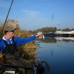 Van elkaar leren – feeder en vaste hengel De massaal aanwezige roofbleitjes maken de visserij er niet gemakkelijker op…