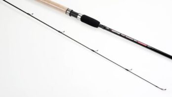 De tweedelige, 330 cm lange hengel is optimaal ontworpen voor het vissen met de wagglerdobber op karper.