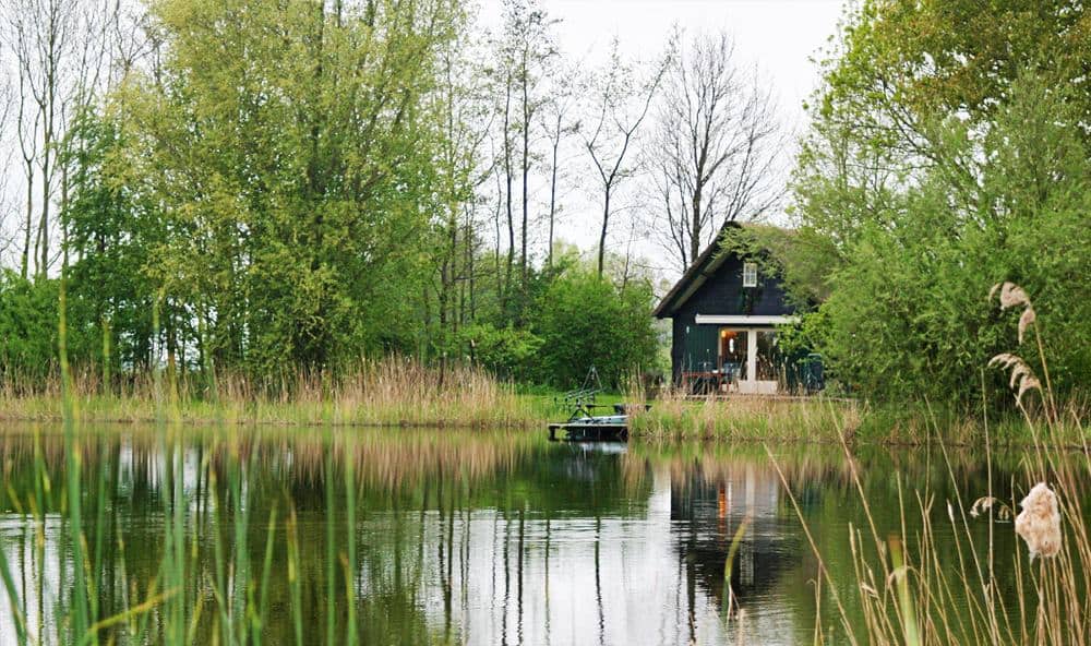 Het Duylmeer vind je in het Land van Heusden en Altena, gelegen in het plaatsje Almkerk, provincie Noord Brabant. Je kunt hier genieten van een fantastische visvakantie.