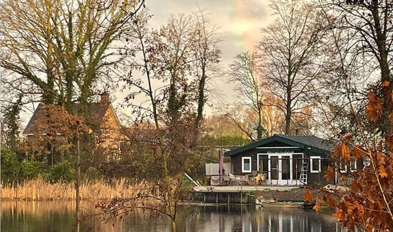 Tussen Den Bosch en Nijmegen, vlak onder Ravenstein, ligt een prachtig stukje privé grond van bijna één hectare.