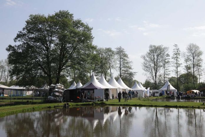 De vliegvisbeurs Fly Fair werd in het weekend van 13 en 14 mei voor het eerst gehouden op het terrein van Forelkwekerij ‘t Smallert in Emst.