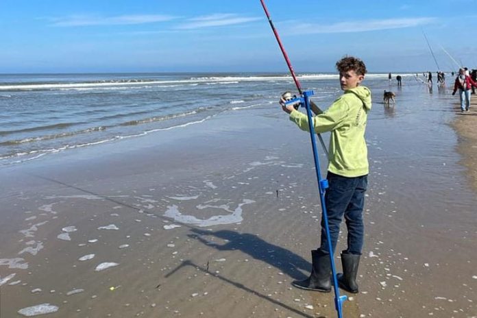 Zondag 30 april werd er door HSV De Sportvisser in samenwerking met Sportvisserij MidWest Nederland in Noordwijk een strandvisclinic voor de jeugd georganiseerd.