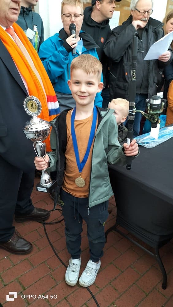 Er werd redelijk vis gevangen waardoor zeven kinderen met een grote beker en prijs naar huis gingen.