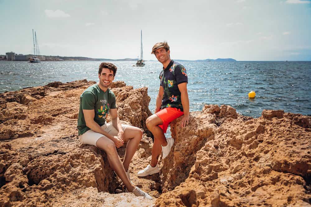 De shoot vond plaats op het prachtige tropische eiland van Spanje, Ibiza.