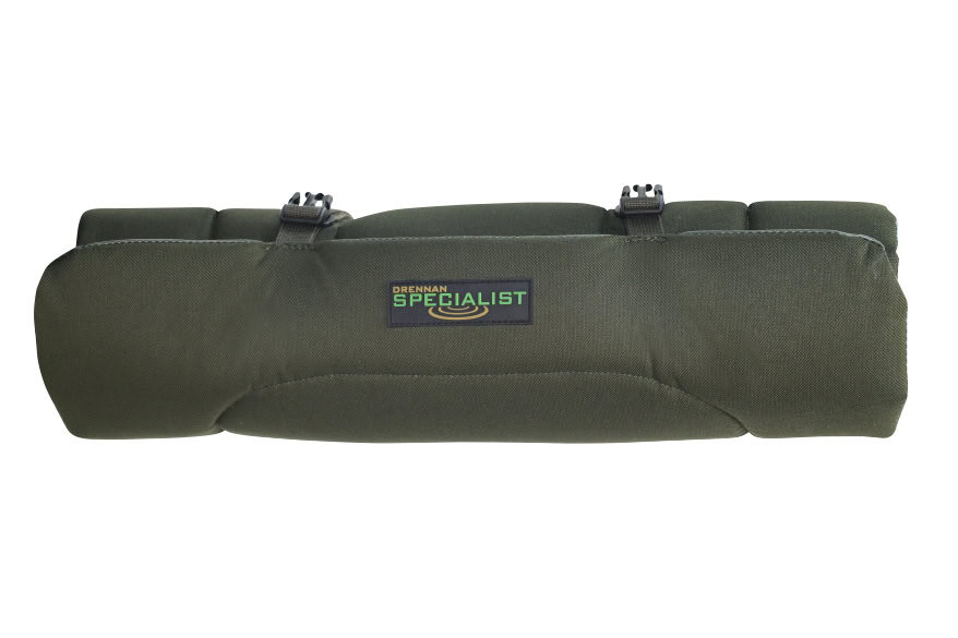 De Specialist Compact Unhooking Mat is gemaakt van een sterke en duurzame 600 denier stof met een visvriendelijk, waterdicht materiaal aan de binnenkant en een dubbellaags schuim aan de binnenkant dat een goede bescherming biedt aan de vis.