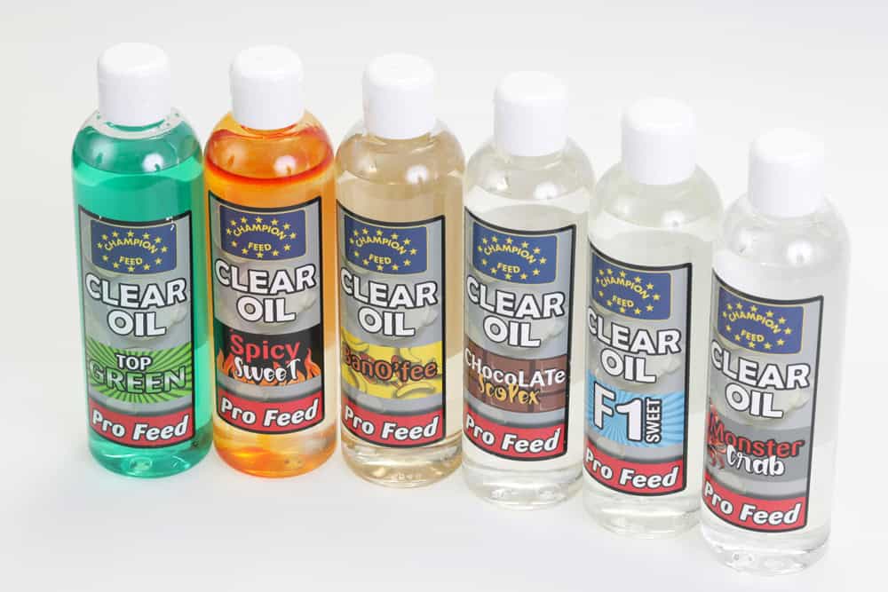 Een flesje Champion Feed Pro Feed - Clear Oil bevat 250 ml van de olie.