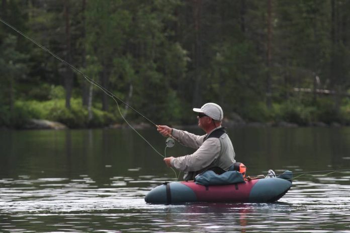 Ga vliegvissen in Zweden in de 100.000 meren, de wilde waterwegen of langs de kust, het wordt de reis van je leven.