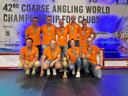 Team HSV de Karper Voerendaal - Tinca Tinca heeft afgelopen weekend een bronzen medaille veroverd bij het Wereldkampioenschap Dobber Clubs.