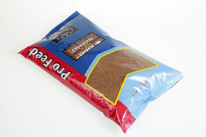 Het Champion Feed Pro Feed – Chocolate Scopex lokvoer uit het gamma van groothandel JV Baits is perfect geschikt voor het vissen op karper, F1-tjes en (grote) witvis,.