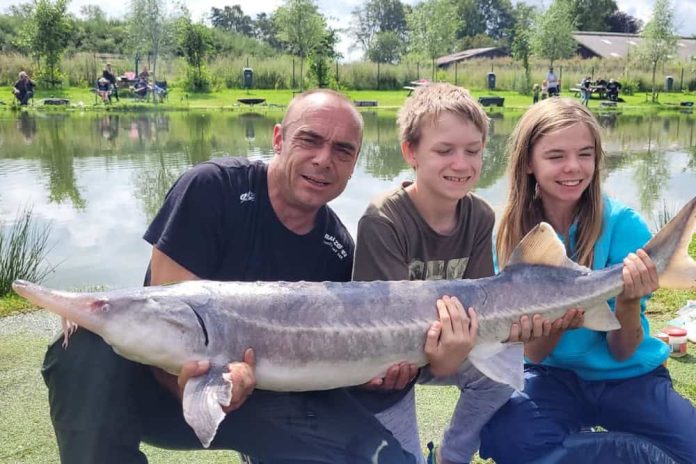 Kim ving de grootste steur van de wedstrijd, een Beluga van 1,34 meter.