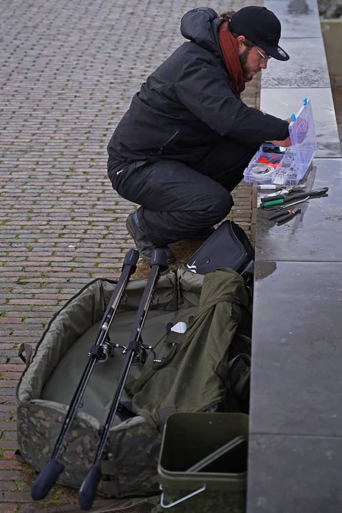 Doodaas vissen met de dobber kan eigenlijk overal, van stadsvijvers tot grachten en van havens tot kanalen.