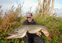 Statisch vissen op riviersnoek